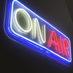 85023-70 NEON-ON AIR KINKIET MULTIKOLOR